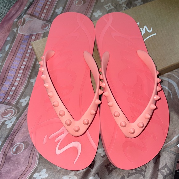 ❤️ SOLD Pink spike Christian Louboutin flip flops - Picture 3 of 11
